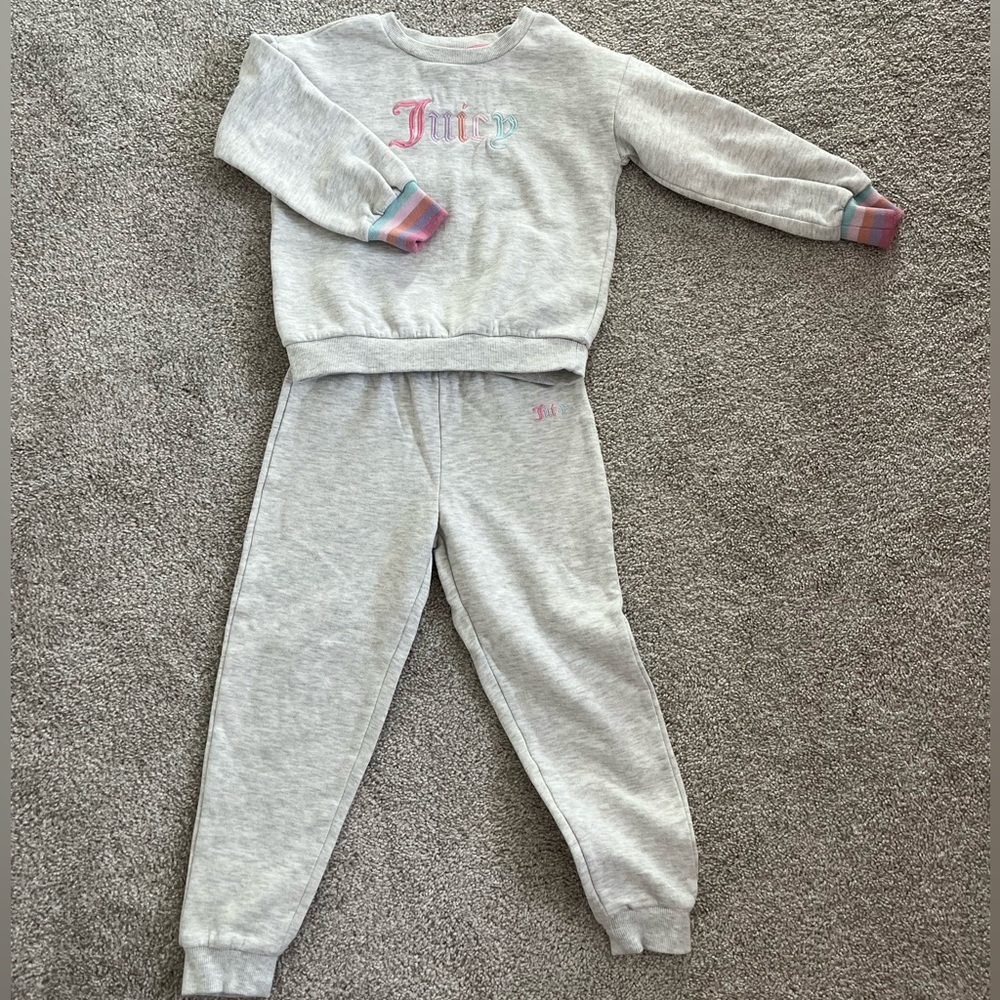 Juicy Couture Girls two pieces Jogger set Size 6